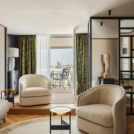 호텔 드 세르 샹젤리제 파리스 5*