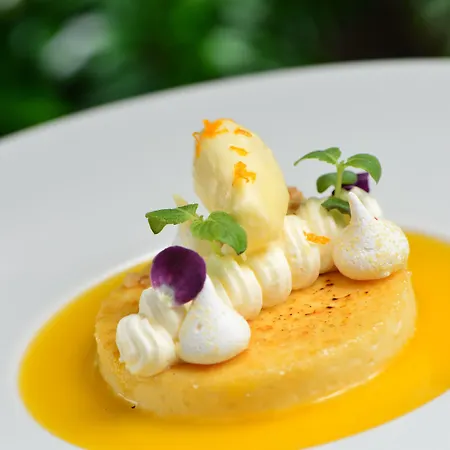 호텔 드 세르 샹젤리제 파리스 5*