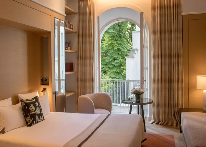 De Sers Champs Elysees Paris