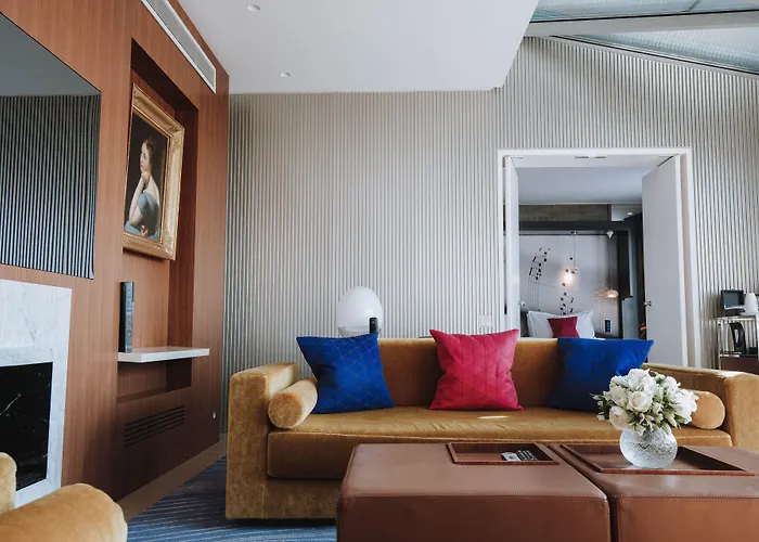 دي سيرس تشامبس إيليزيه